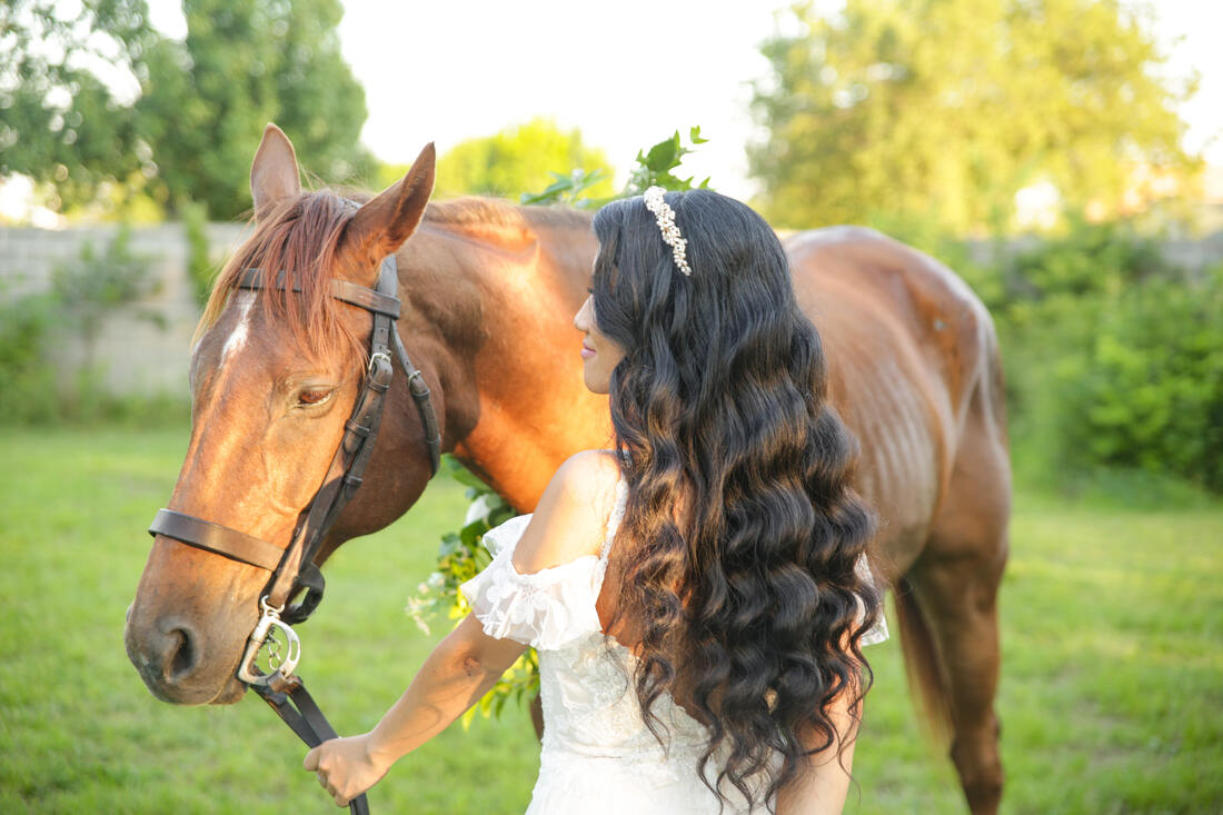 Model Beatrice with Horse from Halcyon Farms for the styled shoot at Solon Estate